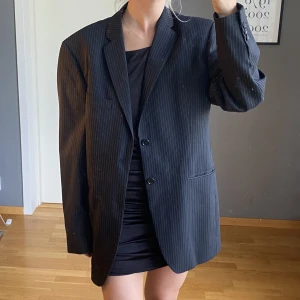 Randig kavaj - Randig overzized kavaj, vintage skick 😇 Marinblå med vita streck 