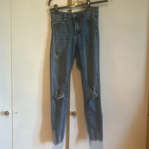 Jeans - Jeans med hål