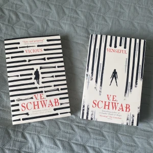vicious & vengeful av v.e schwab  - spännande och välskrivna böcker säljs för 95kr/st eller 180kr vid köp av båda samtidigt (skrivna på engelska) 