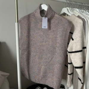 Stickad tröja - Stickad färgglad tröja! Super skön, däremot aldrig använd så prislapp kvar 