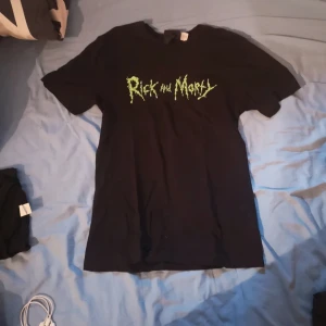 Rick and Morty T-shirt - Endast använd ett fåtal gånger och i ett bra skick