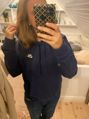 Hoodie - Fin Mörkblå Nike hoodie i storlek s🥰❤️‍🔥❗️😍