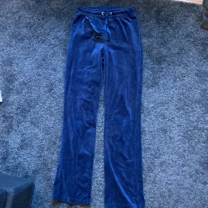 gina velour byxor  - använd en gång. stretchiga och super sköna