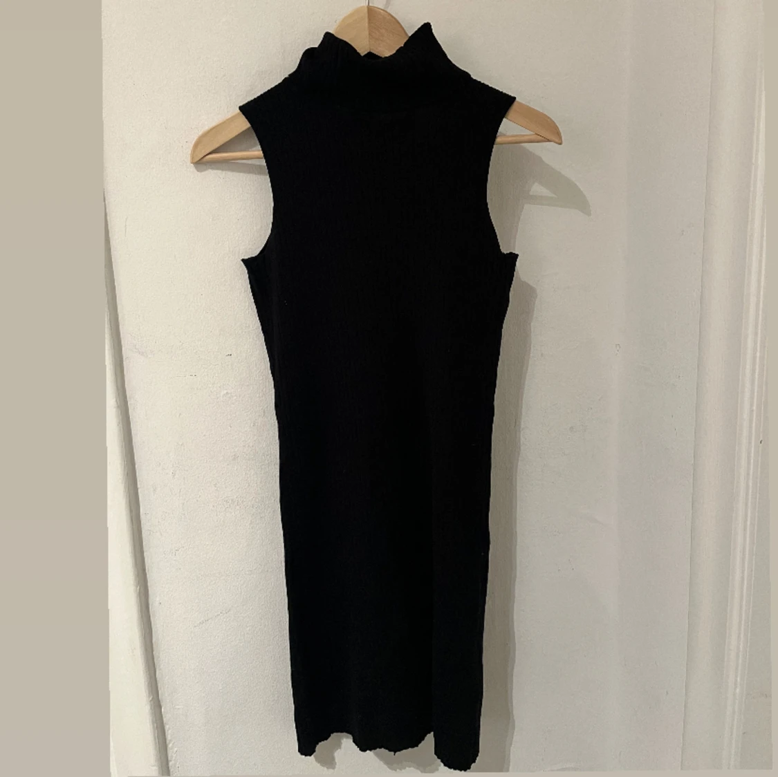 Stickad poloklänning