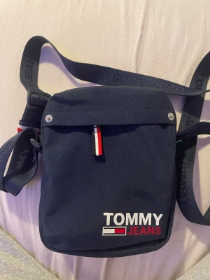 Tommy väska  - Tommy väska helt ny aldrig använd. 