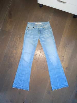 Low waist jeans i bra skick, jätte fina byxor som inte säljs längre!