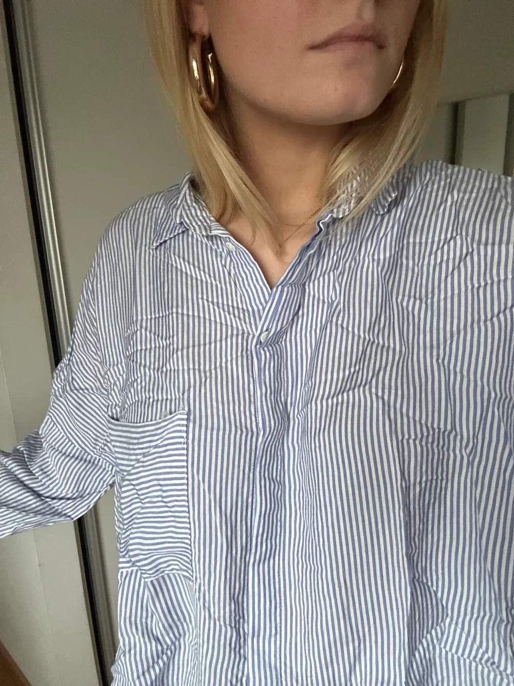 En oversized skjorta som passar perfekt att ha på stranden☀️🏖️. Blusar.