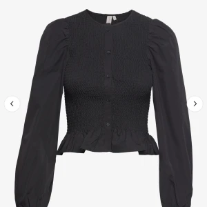 Only blus  - Svart blus från only, storlek s. Använd en gång så i princip nyskick. Nypris 460kr