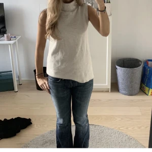 Zara topp  - Säljer denna så snygga topp<3 superfint skick och perfekt till hösten🩷