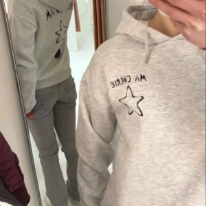 Ma cherie - Säljer min ma cheri hoddie från Gina tricot. Jag har storlek xs och den passar alldeles utmärkt. Den är i mycket bra skikt och används ett par få gånger. 