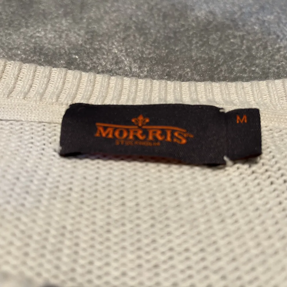 Stickad Morris tröja i nyskick. Storlek M med truetotrue size. Inga tecken av användning.. Stickat.