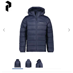 Vinterjacka - Super fin, varm o skön peak performance vinterjacka, köpt i våras detta året så inte använd så mycket. Färgen på den är väldig väldigt mörk blå. Inga defekter👌 skriv privat för egna bilder🩷 NY PRIS: 4200. Pris kan diskuteras privat.