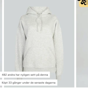 Bikbok hoodie - Säljer denna hoodie från Bikbok som är i nyskick, den är för liten för mig! Priset går att diskutera vid snabb affär! Hör av dig vid frågor eller bilder