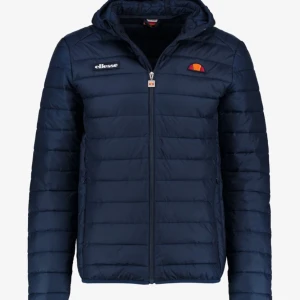 Ellesse jacka  - Köpte denna Jacka för 900 kr och kommer inte längre till användning vid intresse kan jag skicka bild på jackan 