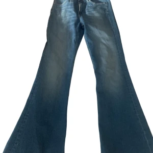 Lee jeans  - Lee jeans i perfekt skick i storlek W28 L31 i modell breese. Mid waist/ low. Aldrig använda pga storlek och köpa från Zalando 