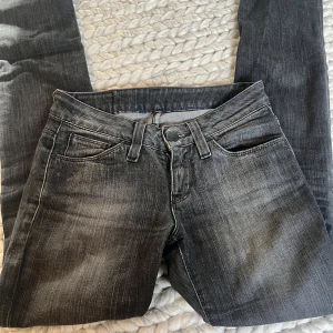 Crocker jeans - Säljer dessa low waisted jeans från crocker då de är för små för mig. I använt skick. Frakt tillkommer