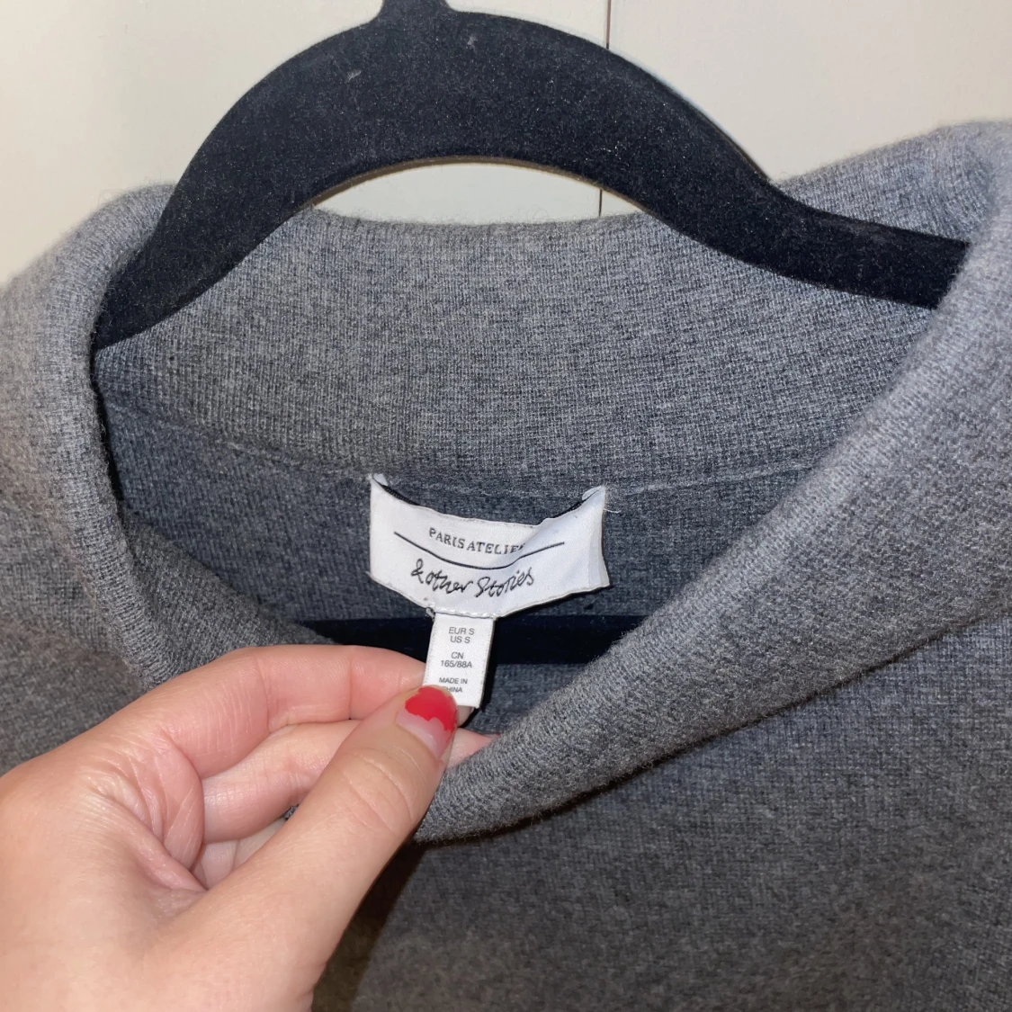 Grå tröja  - 91