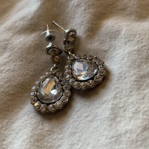 Örhänge  - Örhängen i silver, använda 1 gång. 