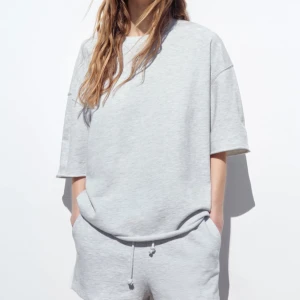 Zara tröja - Säljer denna tröja från Zara o strl m inga defekter  Skriv för frågor eller fler bilder 