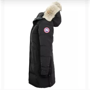 Canada Goose shelburne parka  - Säljer min shelburne parka i storlek S. Använd till och från i två vintrar. Inga defekter, väldigt bra skick. Skriv för bilder pris kan diskuteras vid snabb affär!!