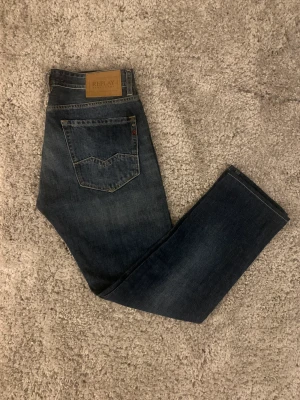 Replay Jeans - Ett par Replay jeans i stl. 31/34! Varan är i nyskick. Hör av dig minsta fundering eller fråga;)
