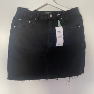 Jeans kjol - Helt oanvänd jeanskjol 