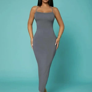 Kläning  - Säljer denna klänningen då den var för stor. Alldrig andvänd. 