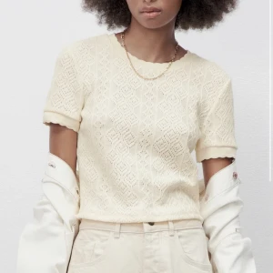 Zara tröja - Oanvänd zara tröja. Säljer denna pågrund av att jag inte använder den. 