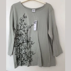 Vintage tröja  - Säljer denna sjukt snygga vintage tröjan med prislapp på! Köpt på en vintage butik