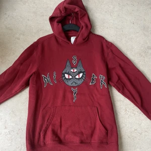 Hoodie - Unik hoodie med handmålat tryck.  Storlek (M) 