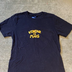 Hov1 merch - Hov1 merch från Vindar på mars, använt en gång så i nyskick. Säljs då den ej kommit till användning😁