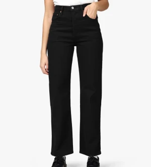 Levi’s Ribcage straight - Svarta Levi’s Ribcage Straight i storlek 25. Helt nya.