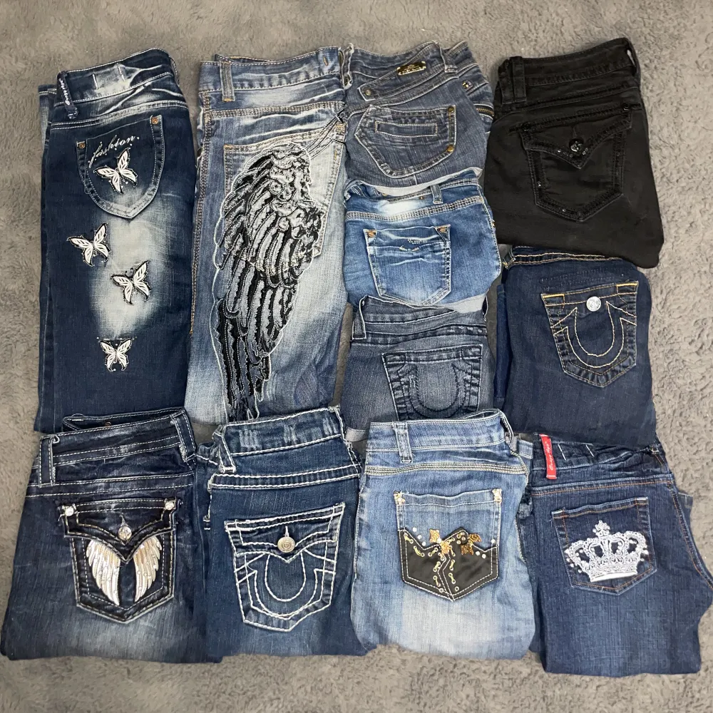 Säljer en massa y2k/vintage byxor från märken som true religion, miss me och crazy age. Priserna står på annonserna i min profil och alla priser går att diskuteras 🫶. Jeans & Byxor.