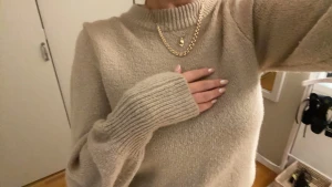 Stickad tröja  - Jättefin och mjuk stickad tröja som tyvärr inte används. Säljer för 150kr+frakt💕