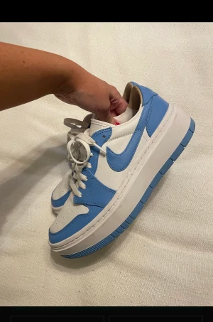 Nike Jordan Air 1 Elevate Univerity Strl 40,5 - Nike Jordans i mycket bra skick Storlek 40,5