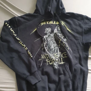 Metallica hoodie - Storlek M. Helt, fint skick. 