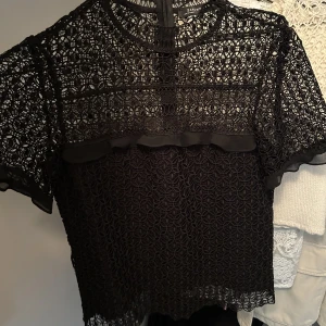 Blus från zara  - Super fin blus från zara som tyvärr är för liten för mig.