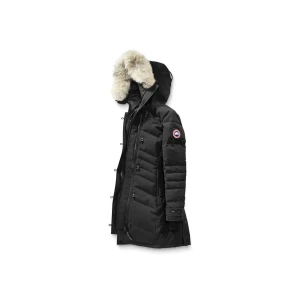 Canada goose - Min canada goose köpt för två år sen... har helt bytt stil. Den är äkta, och superfin. Det låga priset är för att jag inte hittar pälsen längre. Kan betydelse gå ner i pris vid snabb affär vill bara få bort den.