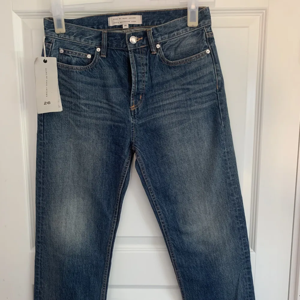 Helt nya jeans från Marc Jacobs. Storlek 26.. Jeans & Byxor.