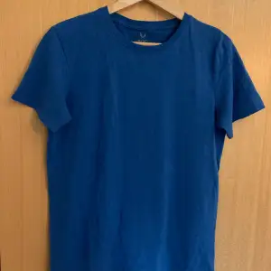 Bra Skick, Sällan använd  Standard T-Shirt, Korta ärmar Ordinarie pris 100 kr