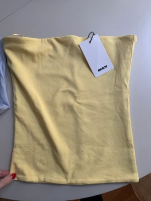 Helt ny bandeautopp!  - Bandeautopp från bikbok Sitter där den ska utan att åka med! 