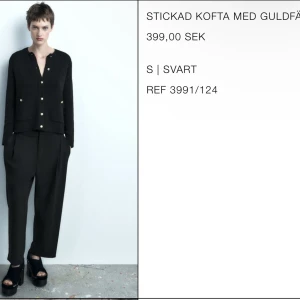 Stickad kofta  - Säljer denna jättesnygga och trendiga kofta från Zara i strl S då den tyvärr va för liten❤️