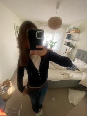 Juicy coutore tröja  - Intressekoll på min snygga och jätte sköna jc tröja! Köptes i januari och har knappt använt den! Kom gärna med egna priser! 