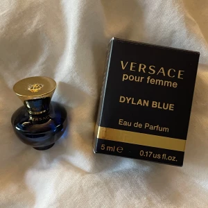 Versace ”Dylan blue” 5ml - Helt ny ! Säljes då den inte kommer till användning. Kartong medföljer