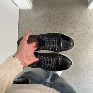 Lanvin skor - Fräscha Lanvin, 9/10 skick, kan inte säga 10 då jag använt dem i någon månad. DUSTBAG och BOX fås med, allt og