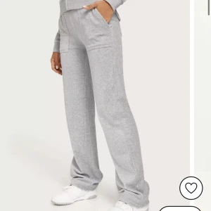 Juicy couture  - Hej säljer nu mina jättesnygga juicy byxor då dom inte kommer till användning! Skriv för egna bilder💗💓