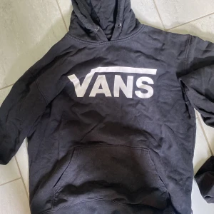Vans tröja  - Vans tröja i storlek L. Använd ett par gånger. 