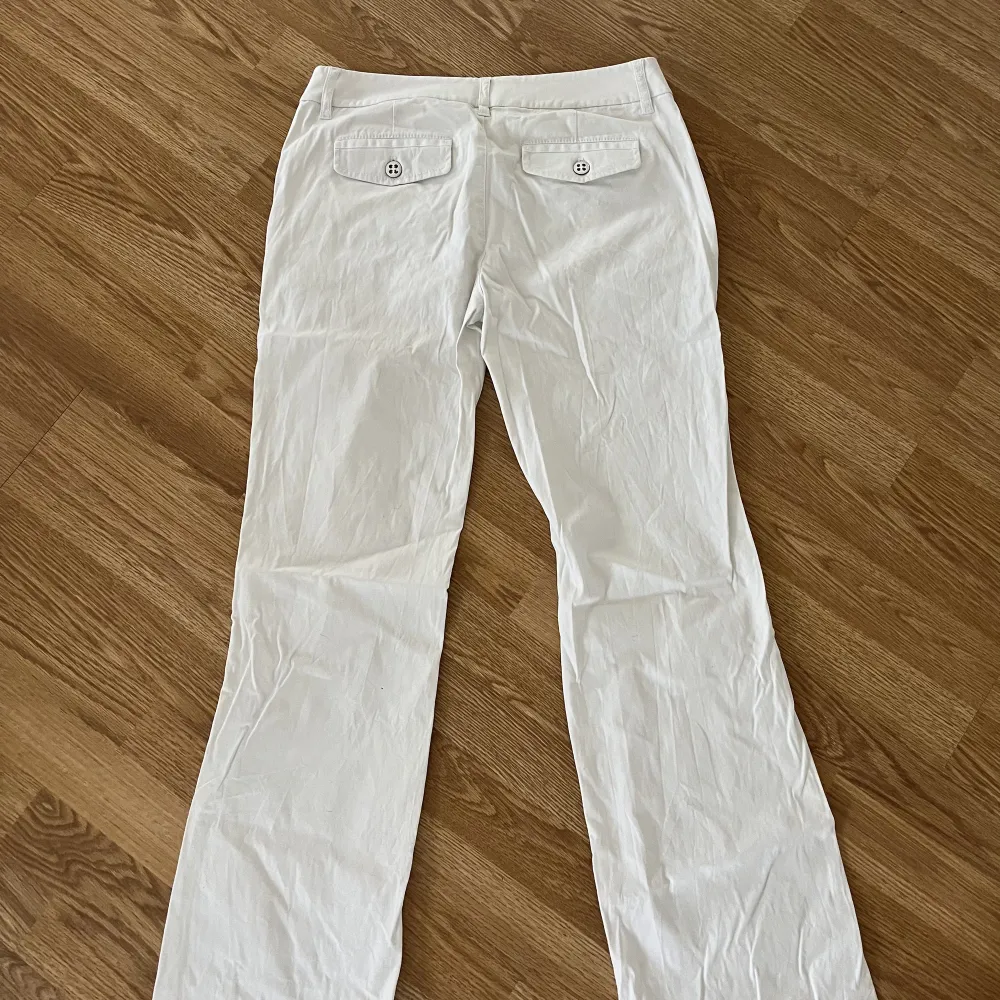 Bootcut vintage lågmidjade chinos från Esprit, storlek 38, väldigt bra skick!. Jeans & Byxor.