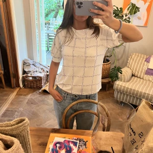 Söt topp - Topp som passar till alla lägen.  Aldrig använd😍