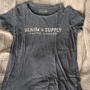 Ralph lauren tshirt  - Grå tshirt från Ralph lauren storlek xs